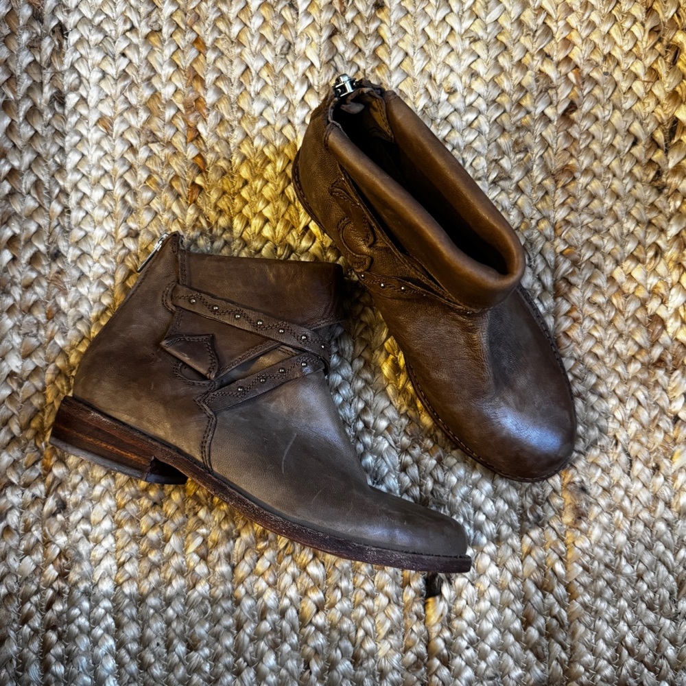 Free People 37 Brown Alamonsa Taupe Leather Strap Ankle Booties Boots